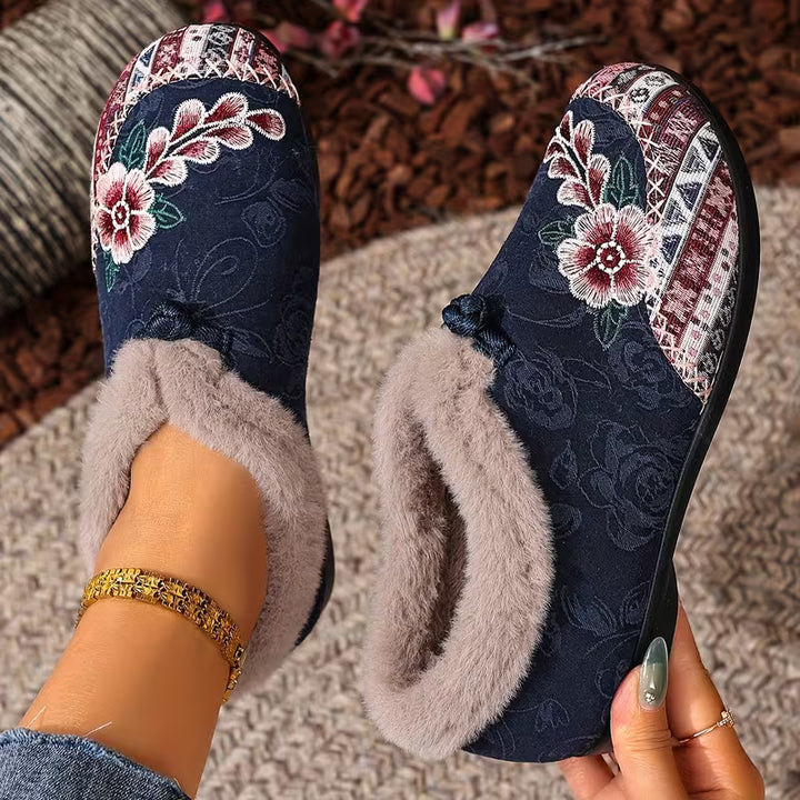 Estila - Slippers with Floral Embroidery and Plush Trim