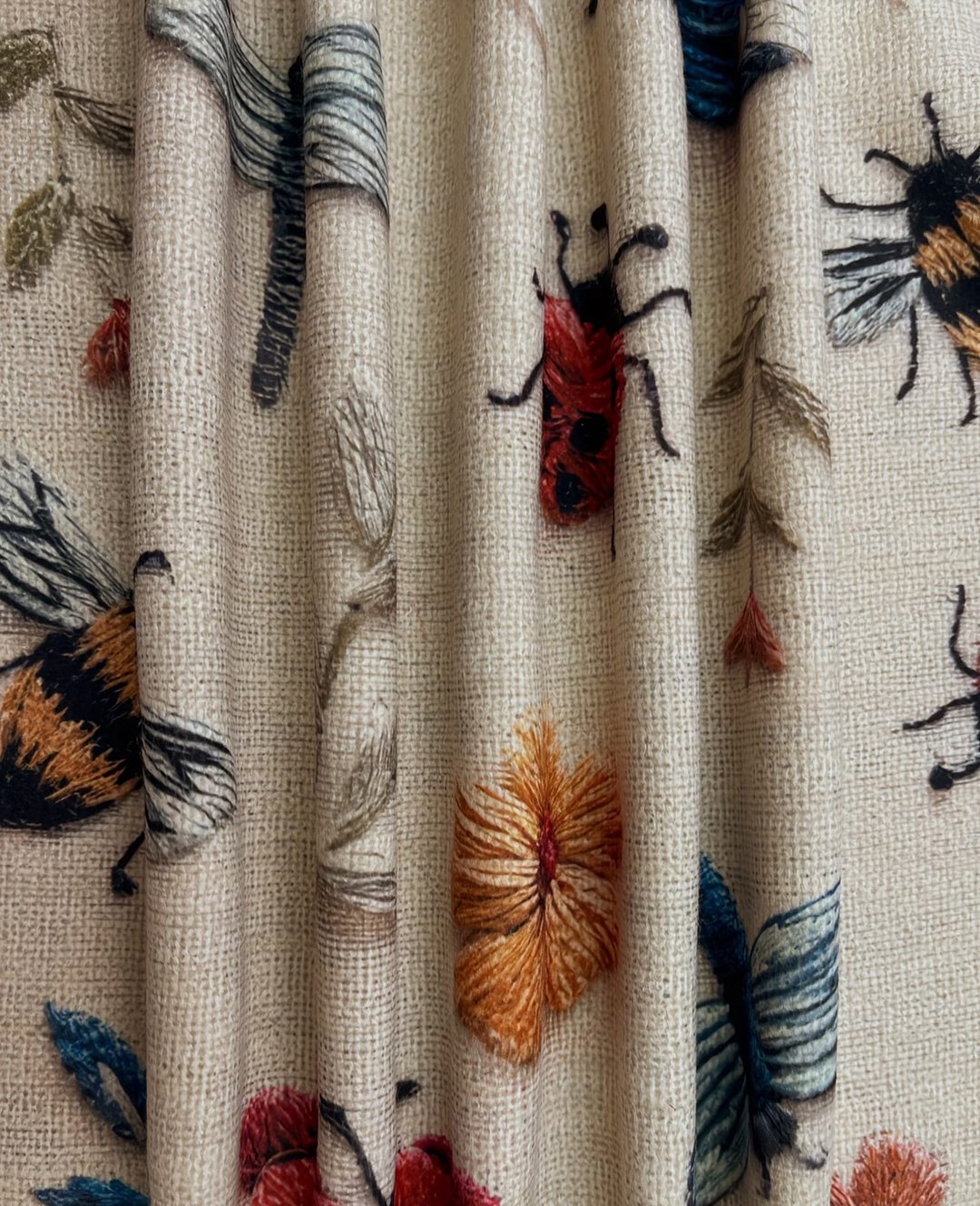 Lesa - Sweater With Floral and Insect Print