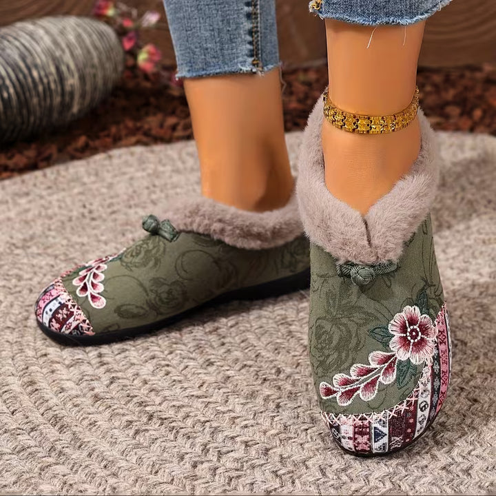 Estila - Slippers with Floral Embroidery and Plush Trim