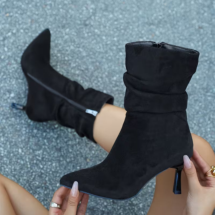 Tittana - Mid Heeled Boots with Pointed Edges