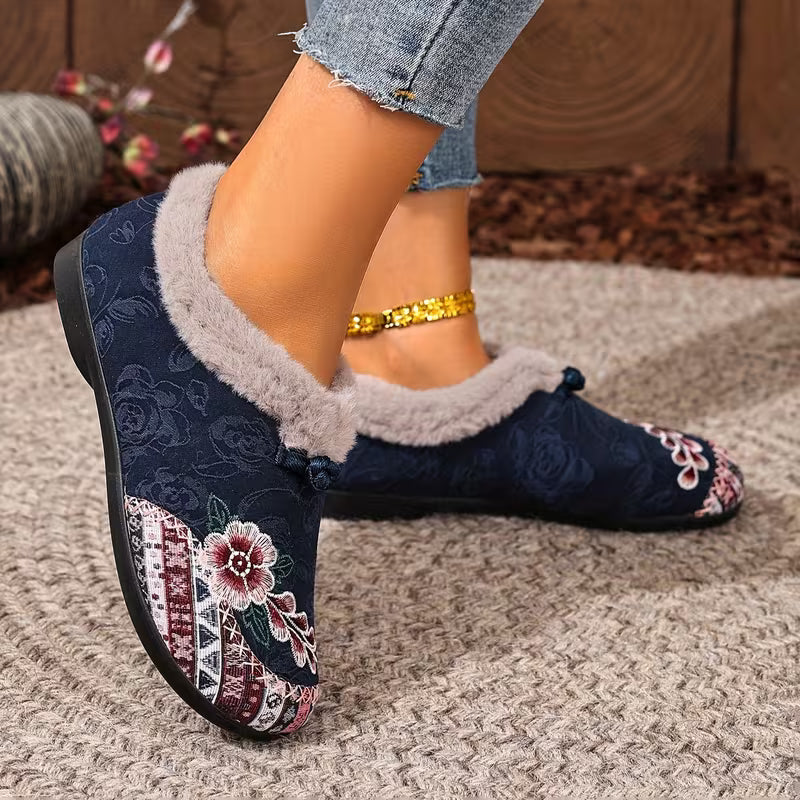 Estila - Slippers with Floral Embroidery and Plush Trim