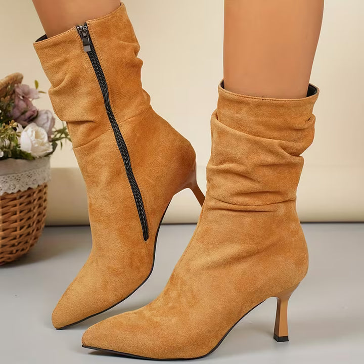Tittana - Mid Heeled Boots with Pointed Edges